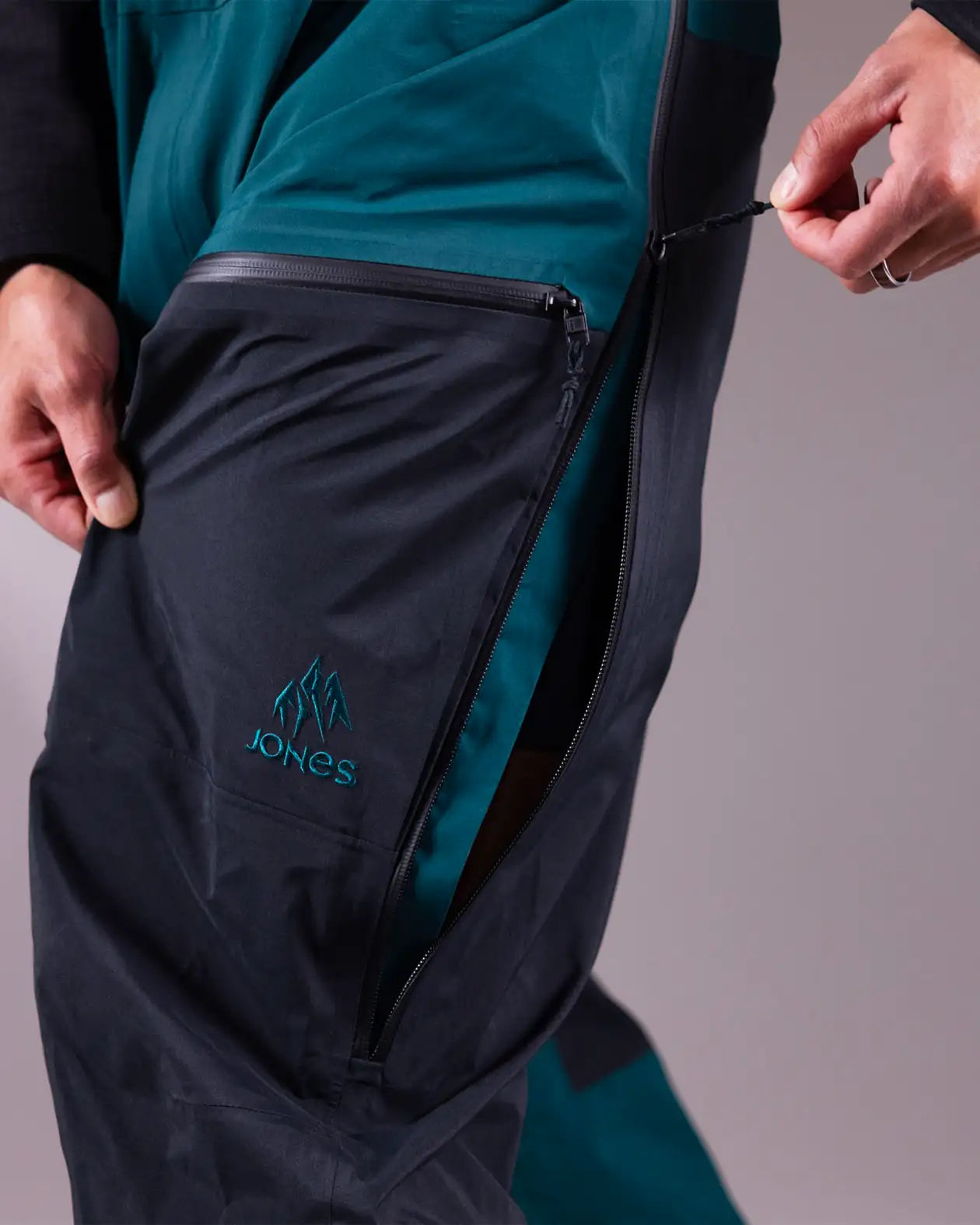 Men’s Shralpinist GORE-TEX ePE Recycled 3L Bibs 2025 | Jones Men’s Shralpinist GORE-TEX ePE Recycled 3L Bibs 2025 Jones Snowboards High Performance