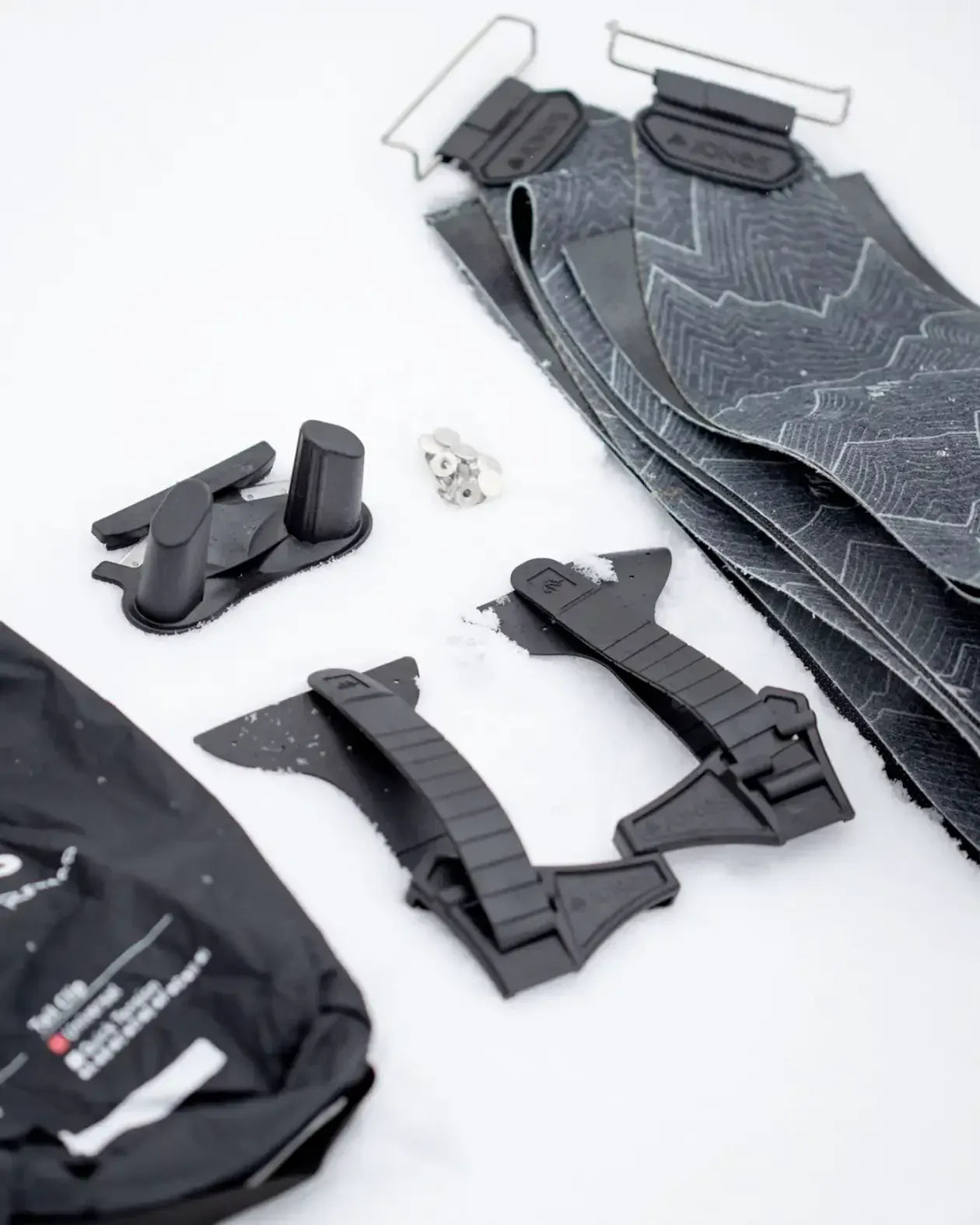 Trim-to-Fit Nomad Pro Splitboard Skins | Jones Trim-to-Fit Nomad Pro Splitboard Skins Jones Snowboards High Performance 7630463490785 J.25.SKN.NPU.BK.OS.1