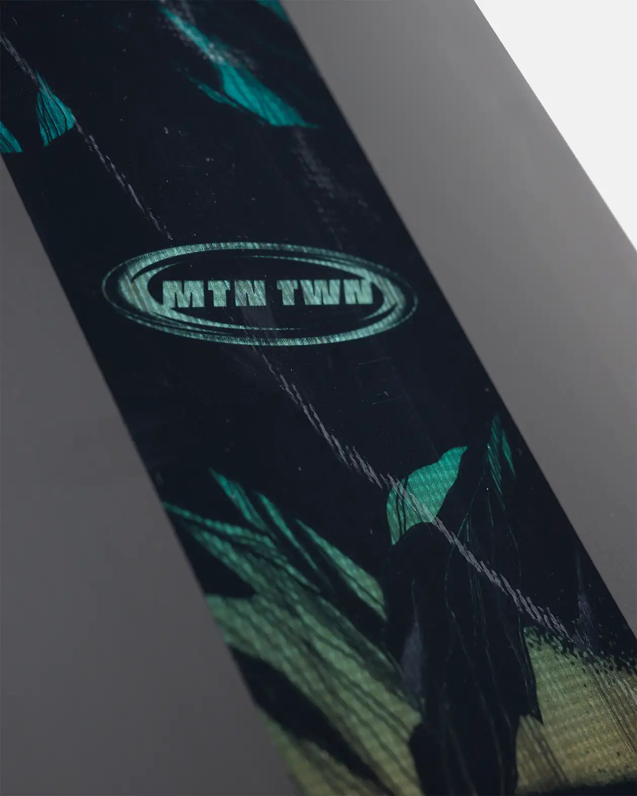 Men's Mountain Twin Snowboard | Jones Men's Mountain Twin Snowboard | Jones