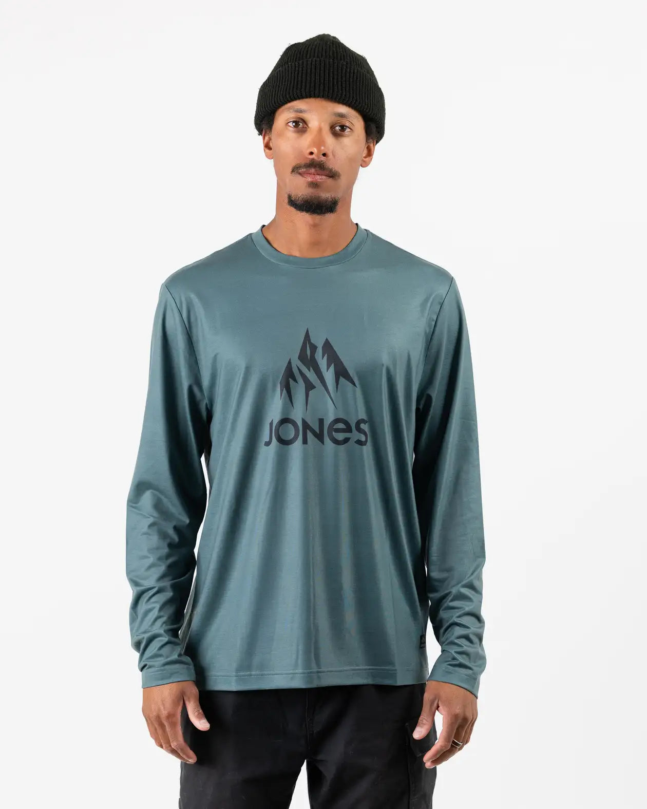 Men’s Recycled Long Sleeve Tech Tee | Jones Men’s Recycled Long Sleeve Tech Tee Jones Snowboards High Performance 7630949149626 J.26.TEM.TET.BU.1XS.1